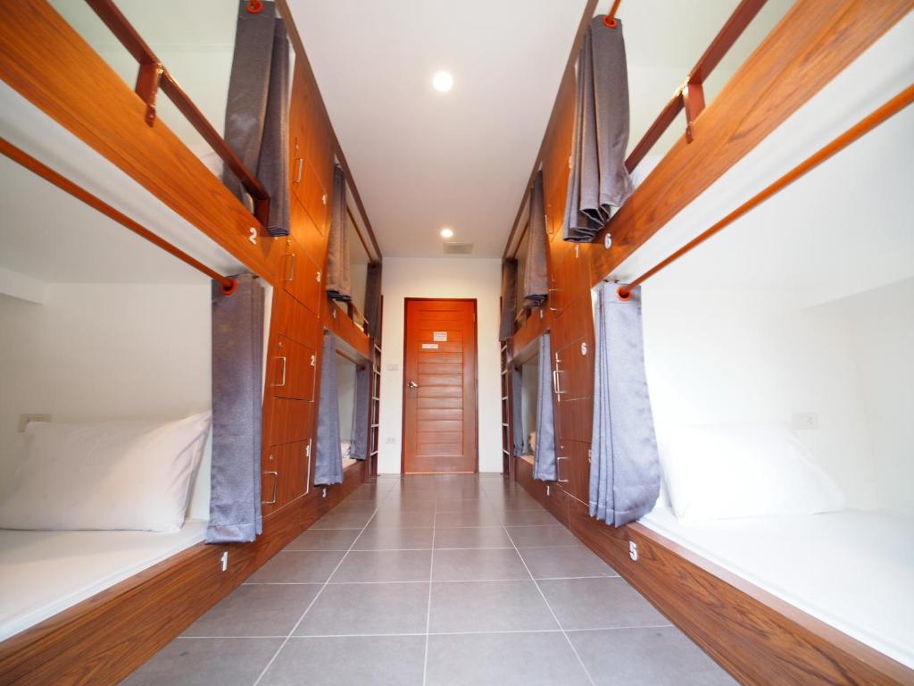 Postel nebo postele na pokoji v ubytování WEE HOSTEL
