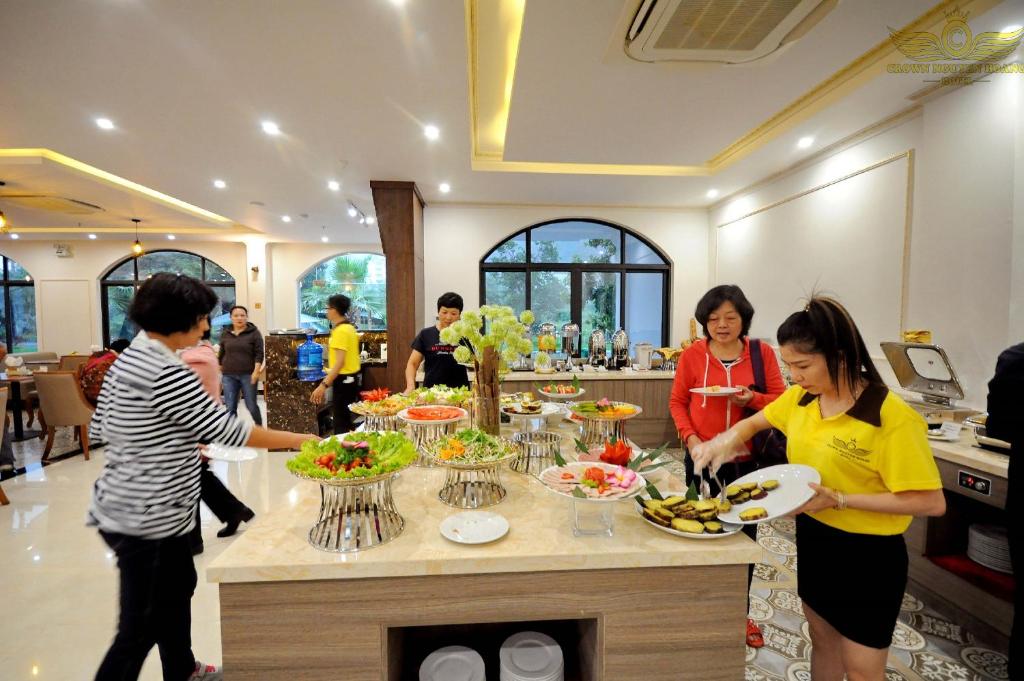 Hosté ubytování Crown Nguyen Hoang Hotel