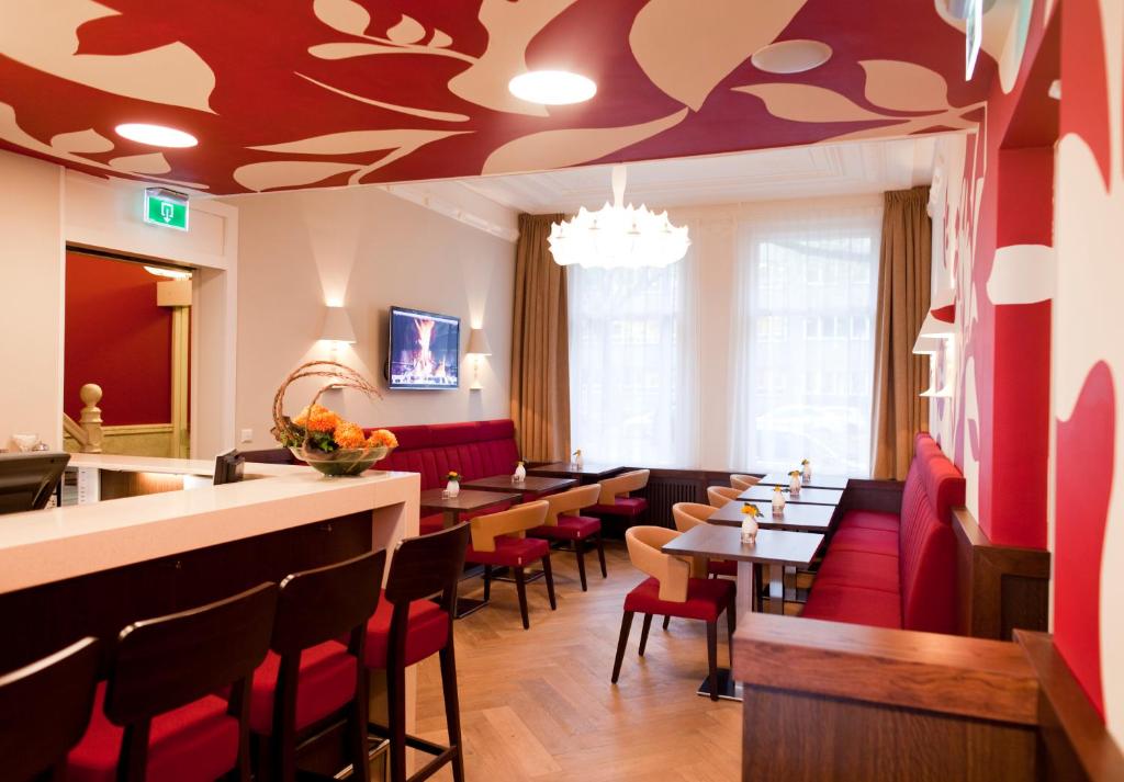 TV a/nebo společenská místnost v ubytování Hotel Van Walsum