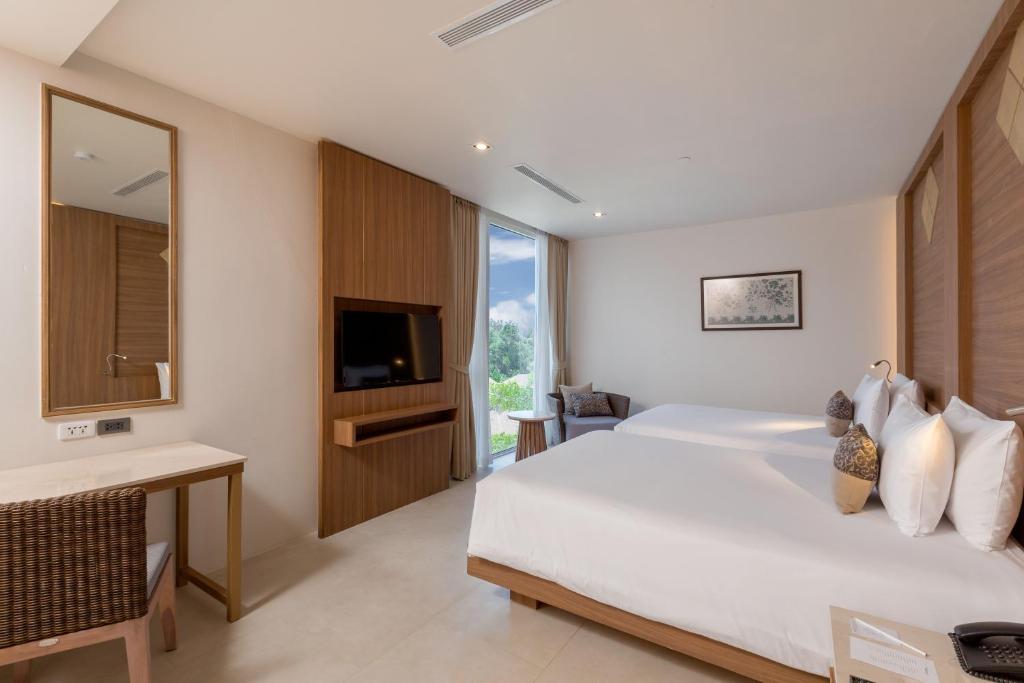 Postel nebo postele na pokoji v ubytování Splash Beach Resort, Maikhao Phuket