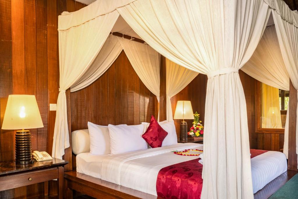 Postel nebo postele na pokoji v ubytování Ananda Ubud Resort