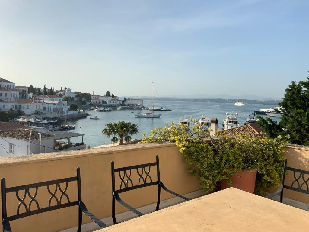 Zdjęcie z galerii obiektu Palio Limani (Old Harbour) w mieście Spetses