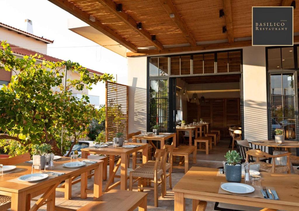 Restaurace v ubytování Basilico Suites Adults Only by Estia