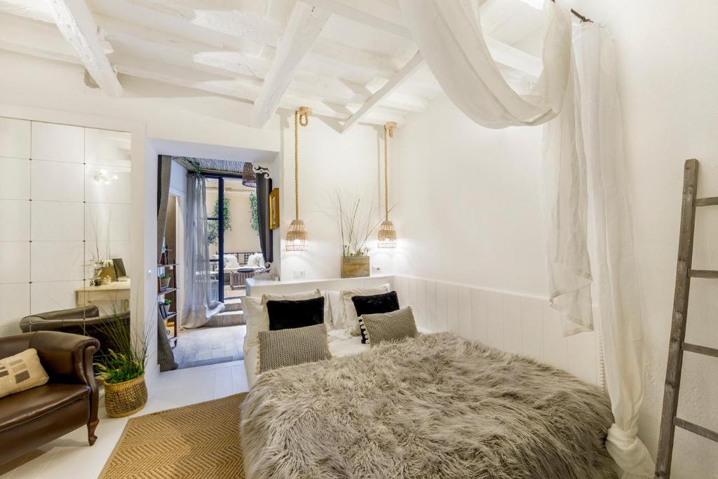 Trastevere Gem Cozy Light-filled Retreat