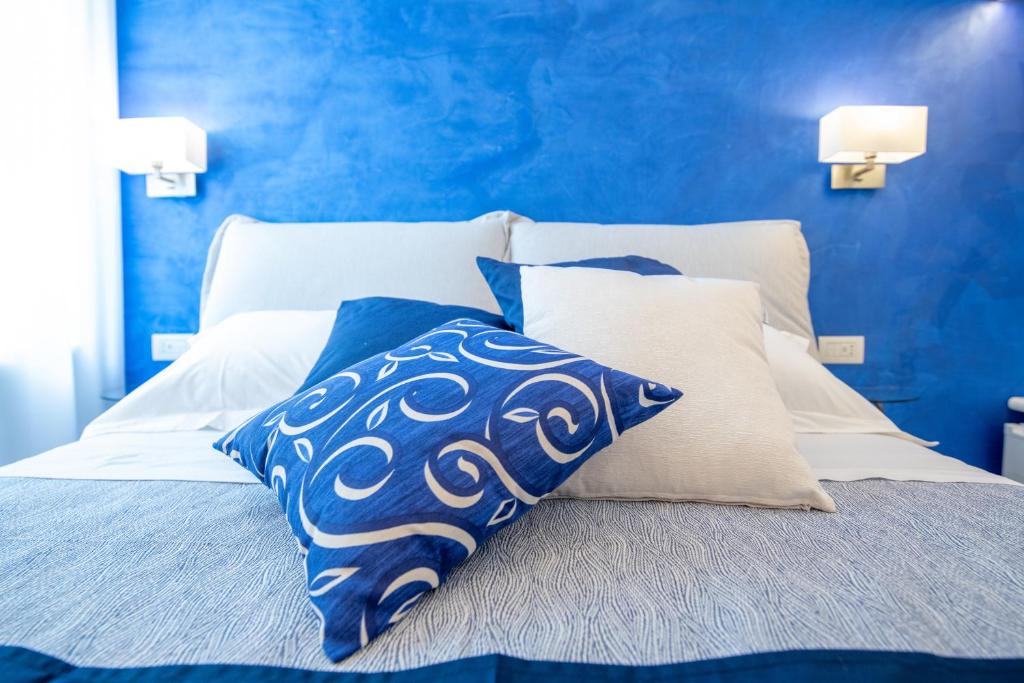 Postel nebo postele na pokoji v ubytování Valle d'Amalfi Suites