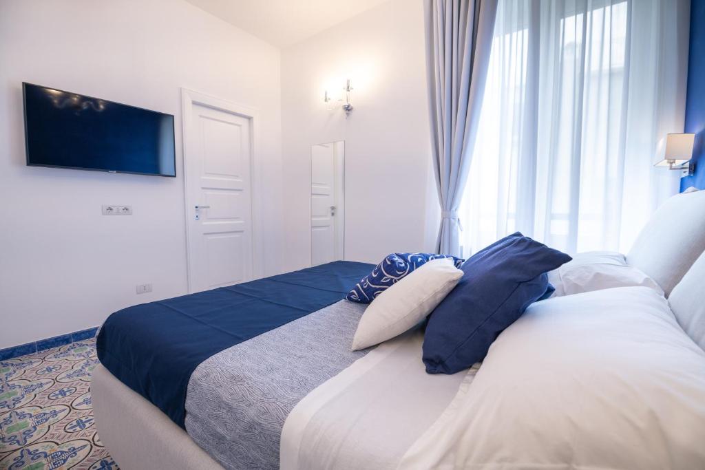 Postel nebo postele na pokoji v ubytování Valle d'Amalfi Suites