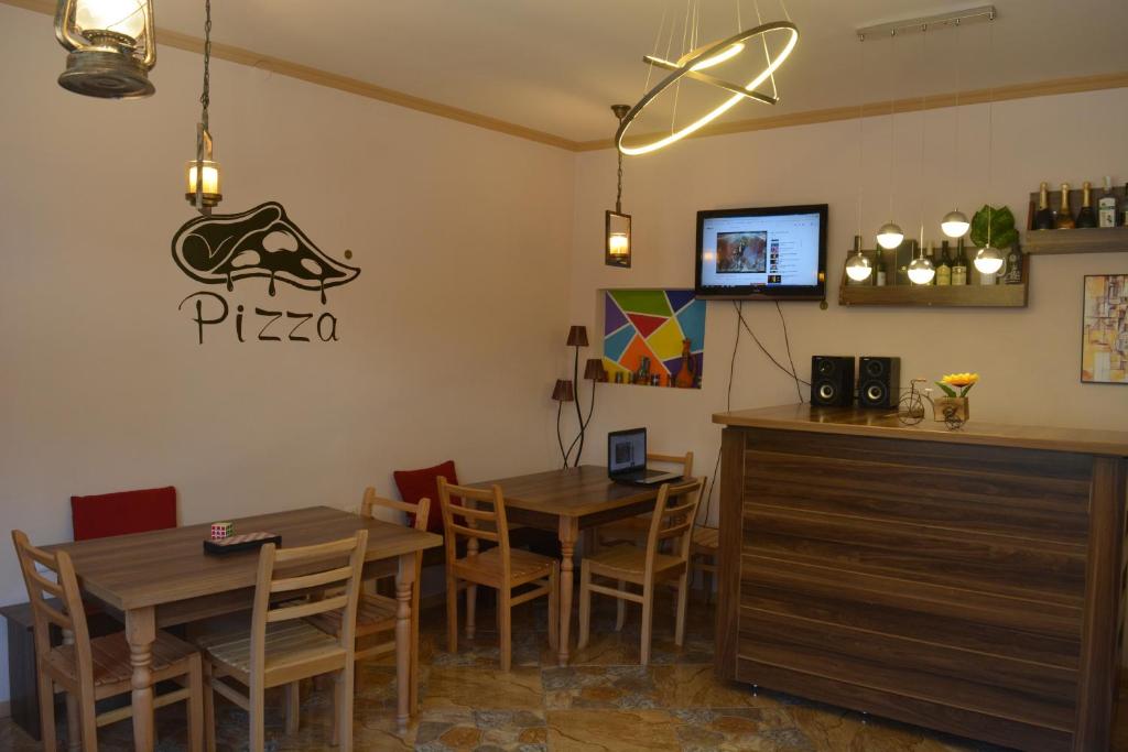 Restaurace v ubytování House in Mestia