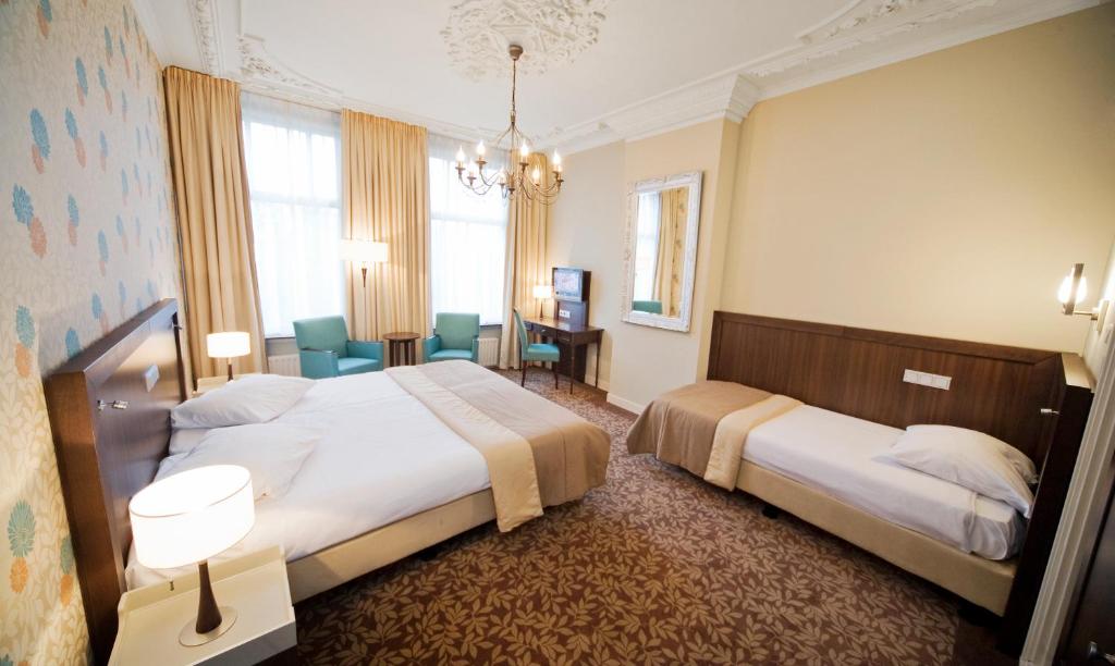 Postel nebo postele na pokoji v ubytování Hotel Van Walsum