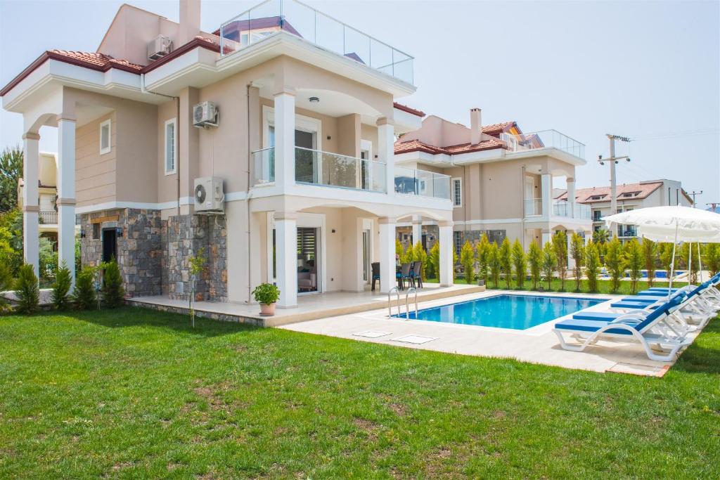 Bazén v ubytování Villa Calıs 2 nebo v jeho okolí