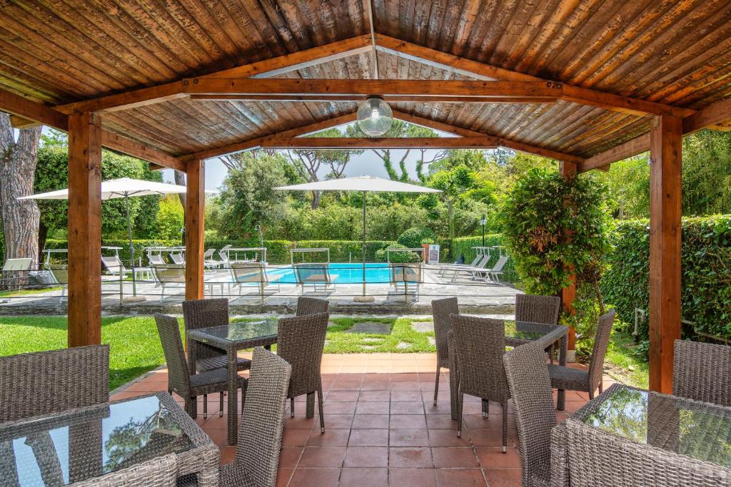 Bazén v ubytování Hotel Hermitage nebo v jeho okolí