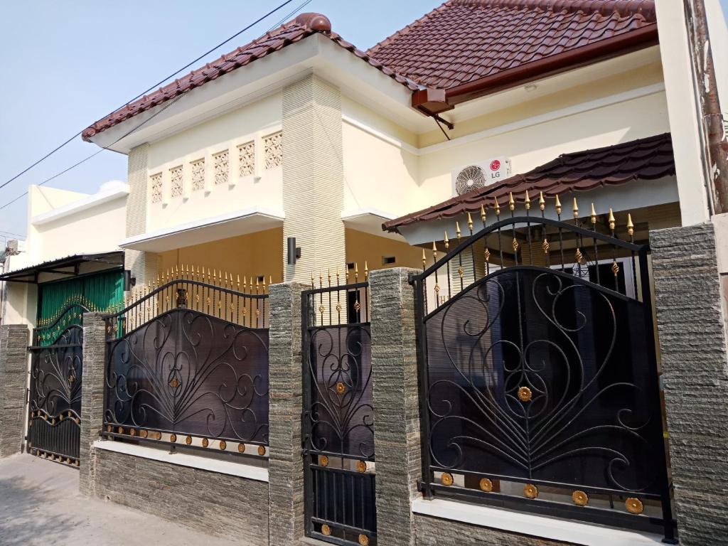 Radikha Homestay Jogja - Hizvo