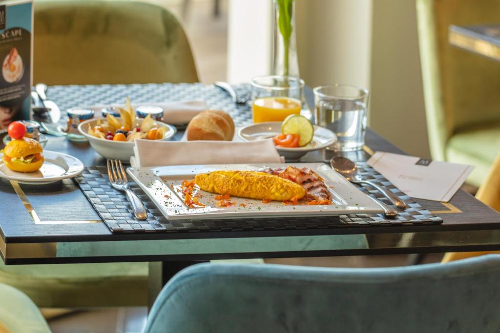 Comida en o cerca de este hotel