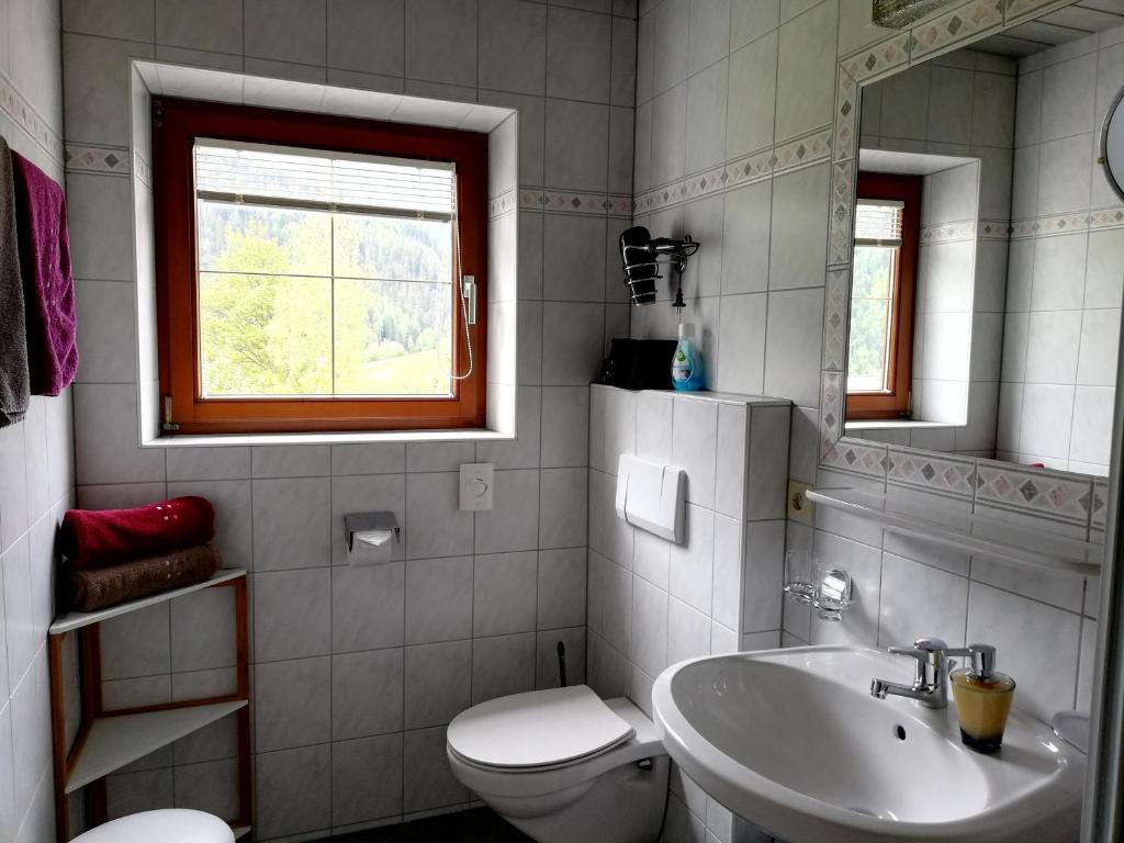 Koupelna v ubytování Haus Hackl