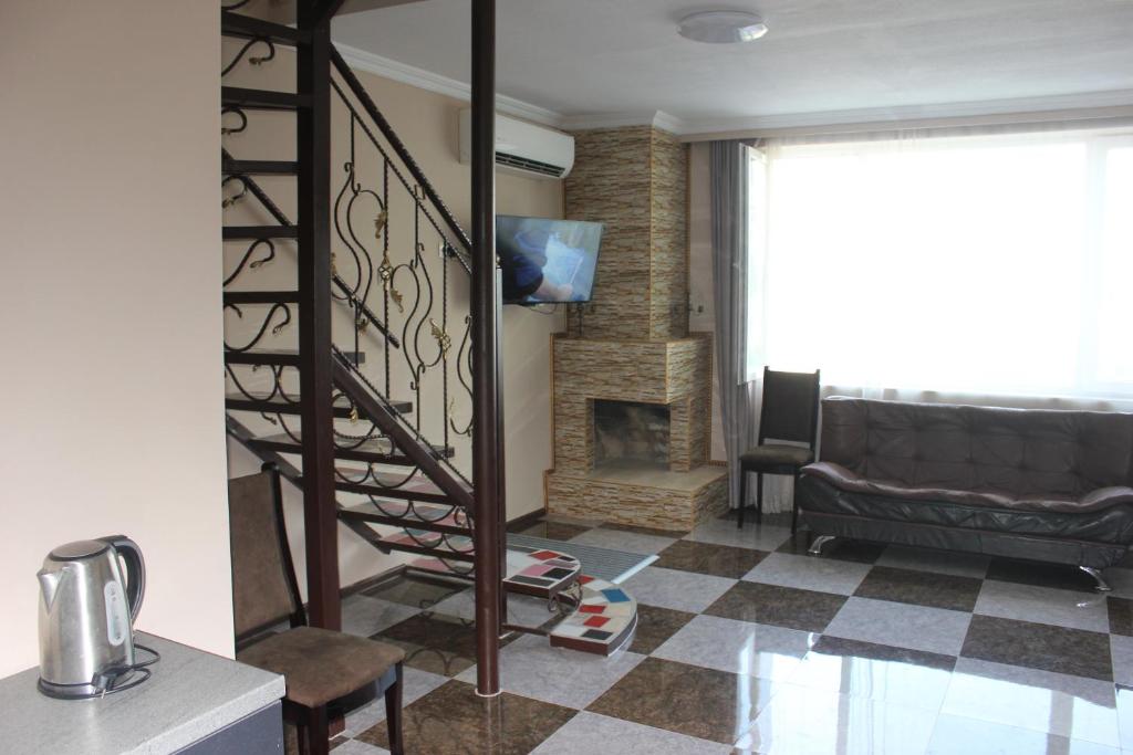TV a/nebo společenská místnost v ubytování Grigoleti Relax Cottage