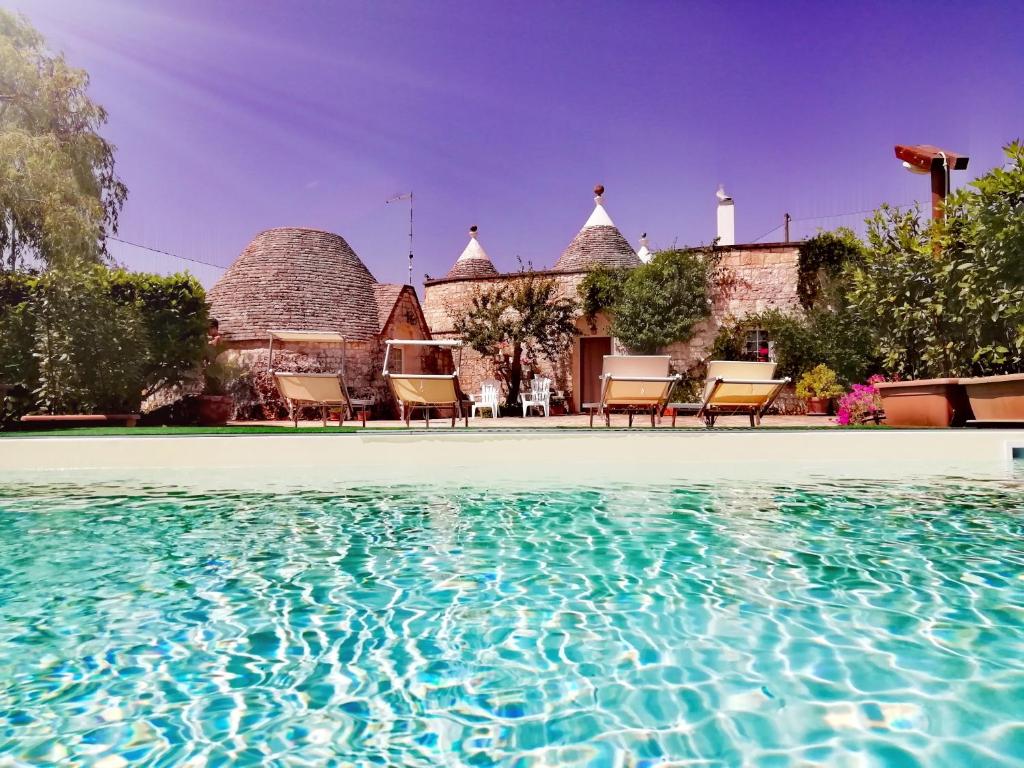 The swimming pool at or close to Trulli Francesca Ciclovia