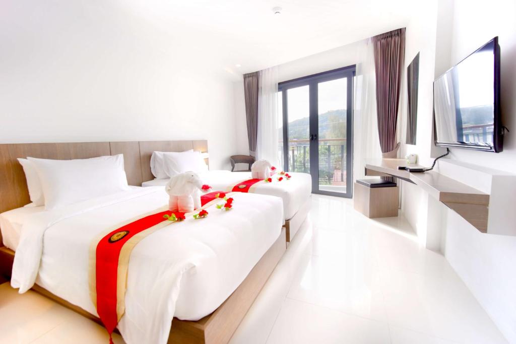 Postel nebo postele na pokoji v ubytování Phoenix Hotel Karon Beach