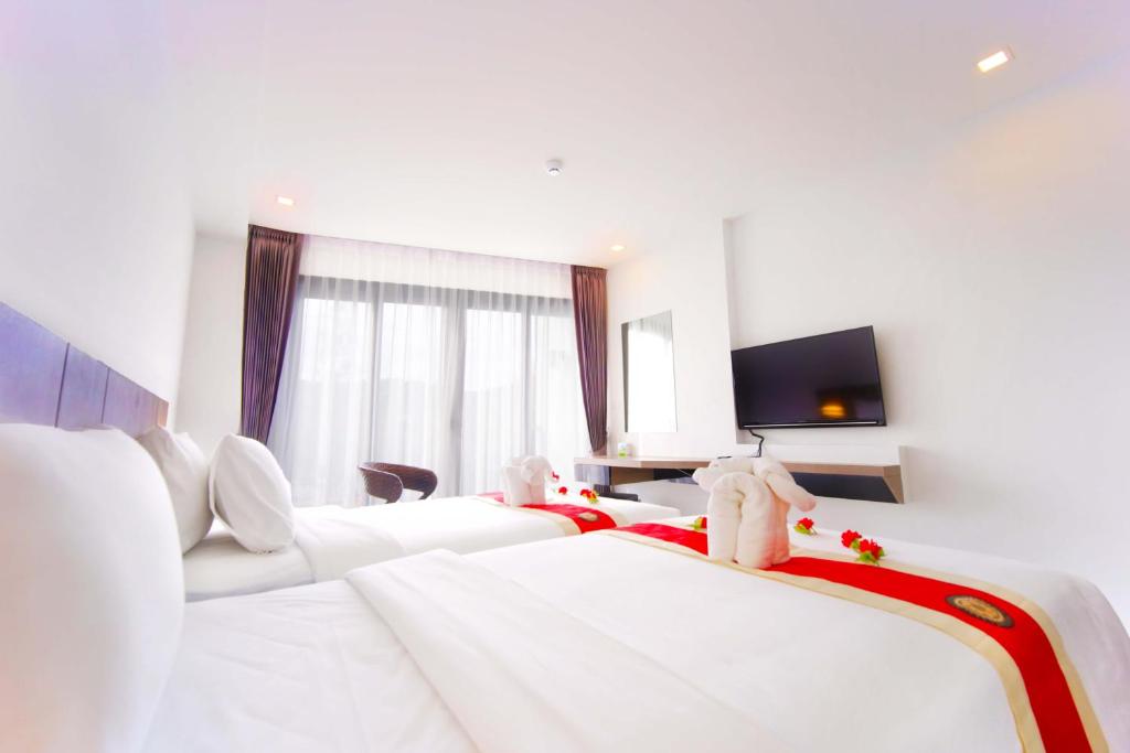 TV a/nebo společenská místnost v ubytování Phoenix Hotel Karon Beach