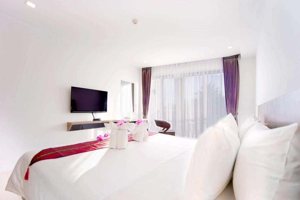 Postel nebo postele na pokoji v ubytování Phoenix Hotel Karon Beach