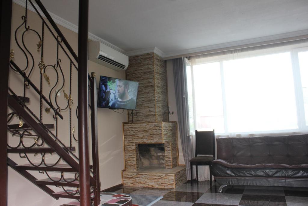 TV a/nebo společenská místnost v ubytování Grigoleti Relax Cottage