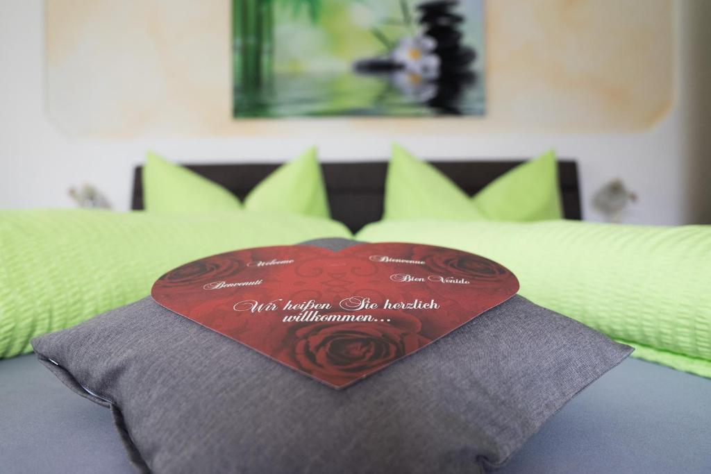 Postel nebo postele na pokoji v ubytování Ferienwohnung Permoser
