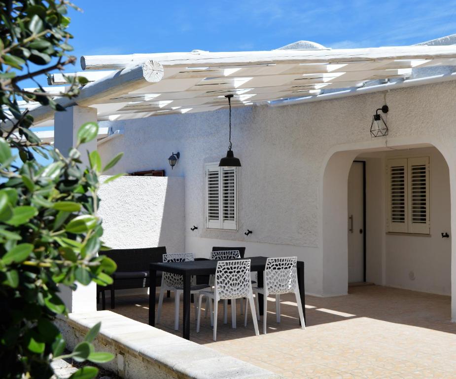 Патио или другая зона на открытом воздухе в ALMAREA CORALLO appartamenti in villa vicino al mare - affitto breve