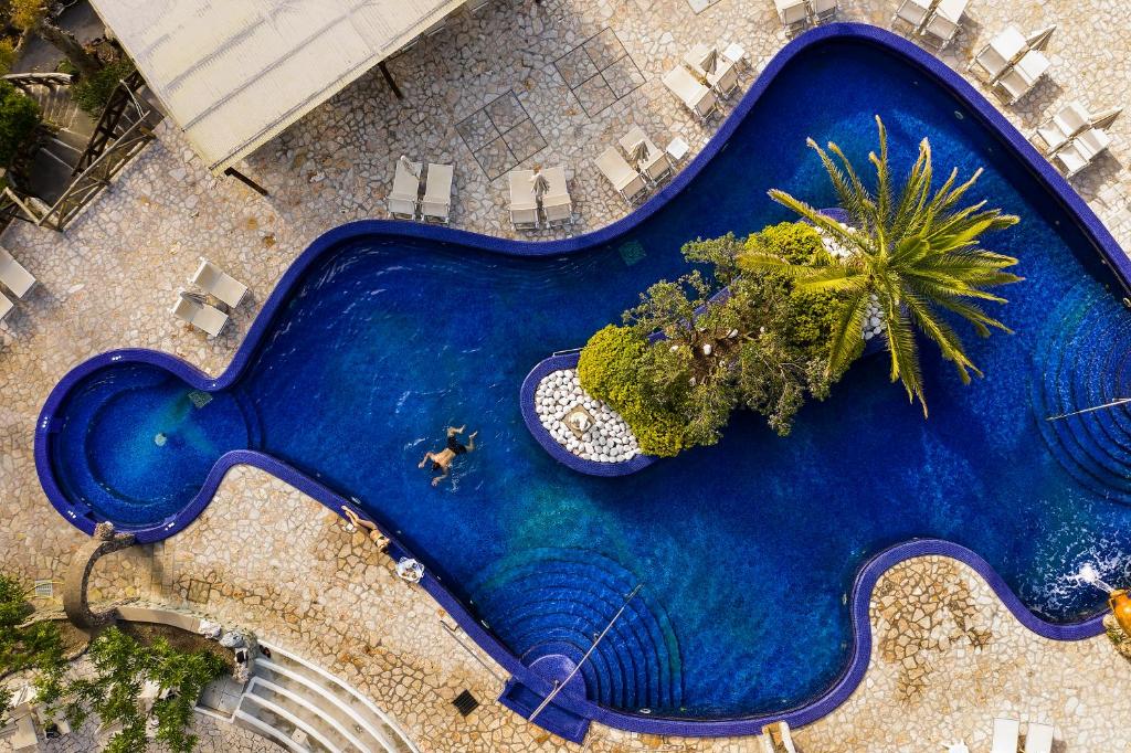 La alberca dentro o cerca de Miramare Sea Resort & Spa