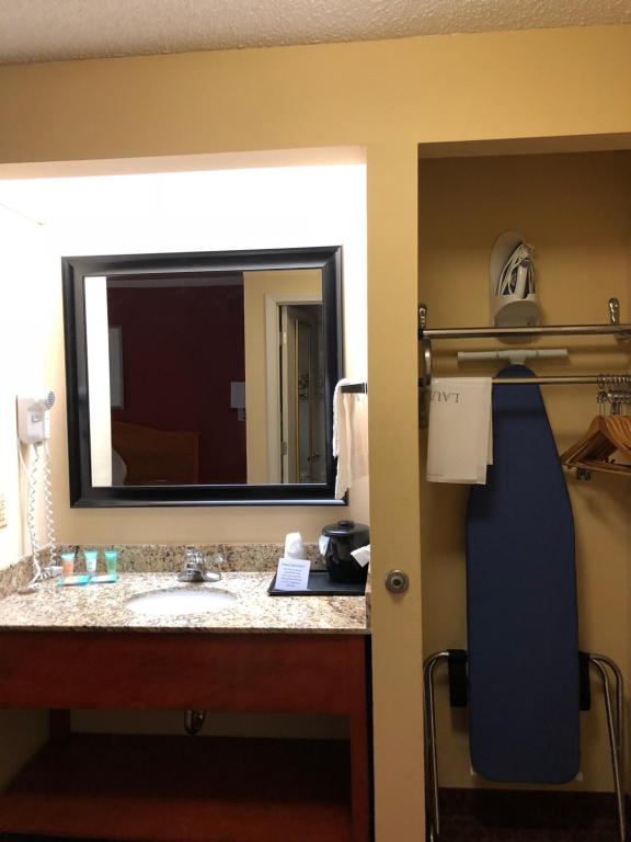 Millennium Inn - King Room With Spa Bath - Smoking