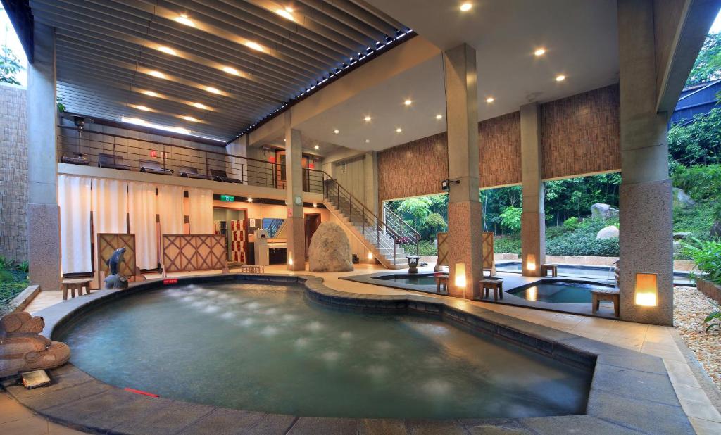 Bazén v ubytování Jin Yong Quan Spa Hotspring Resort nebo v jeho okolí