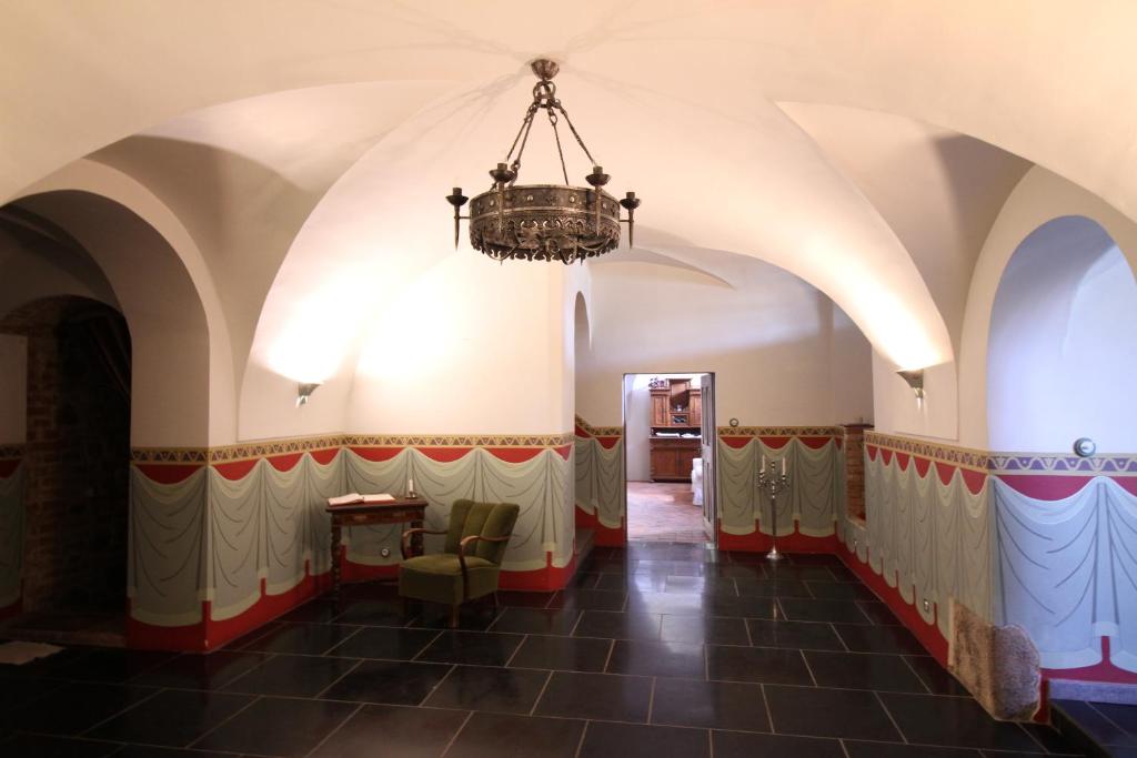Postel nebo postele na pokoji v ubytování Pałac Nakomiady