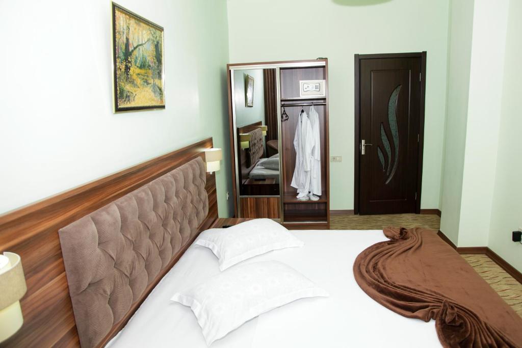 Postel nebo postele na pokoji v ubytování Hotel Grand