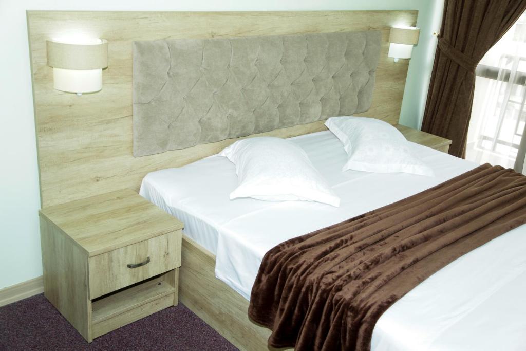Postel nebo postele na pokoji v ubytování Hotel Grand