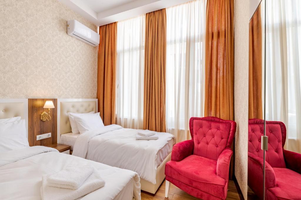 Postel nebo postele na pokoji v ubytování Ornament Hotel