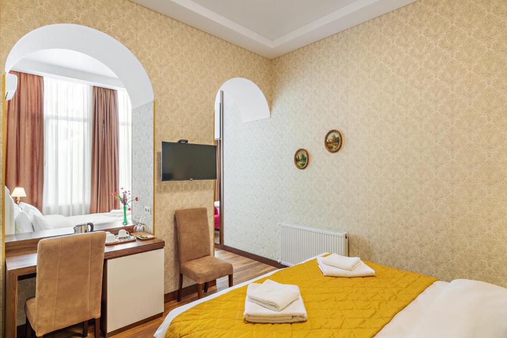 Postel nebo postele na pokoji v ubytování Ornament Hotel