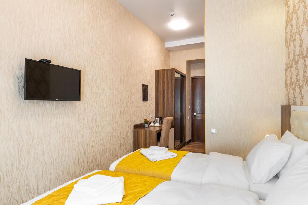 Postel nebo postele na pokoji v ubytování Ornament Hotel