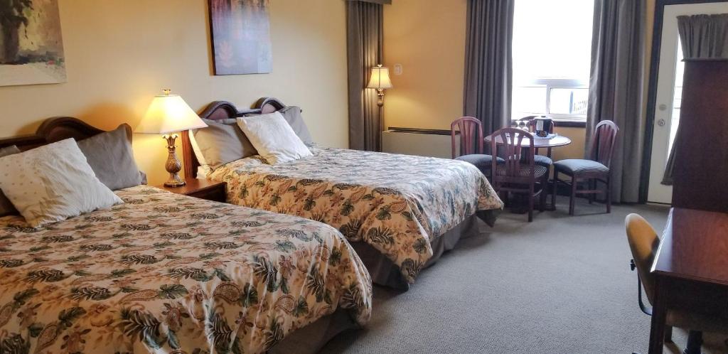 Ліжко або ліжка в номері The Falls Inn - Walter Falls