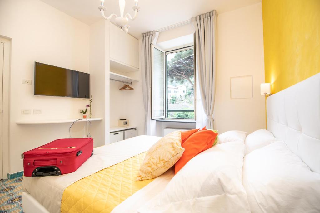 Postel nebo postele na pokoji v ubytování Valle d'Amalfi Suites