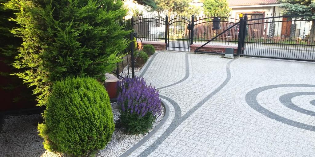 Vonkajšia záhrada v ubytovaní Apartament Nadmorski