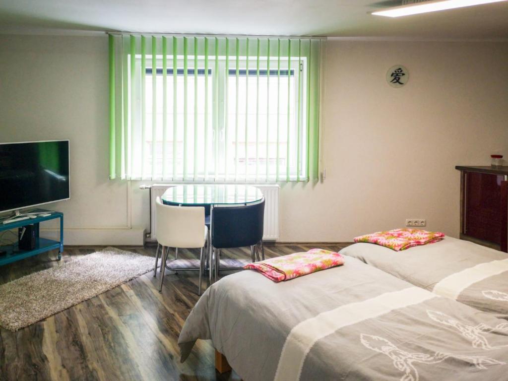 Postel nebo postele na pokoji v ubytování Millenium Inn Ferienwohnung Top 2