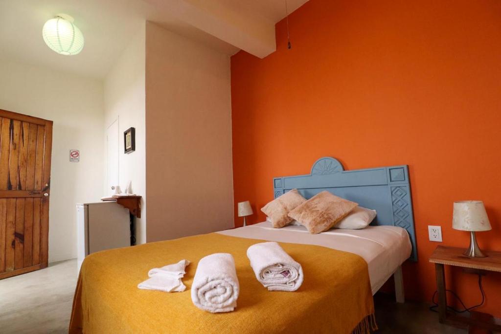 Postel nebo postele na pokoji v ubytování Wabi Hostel