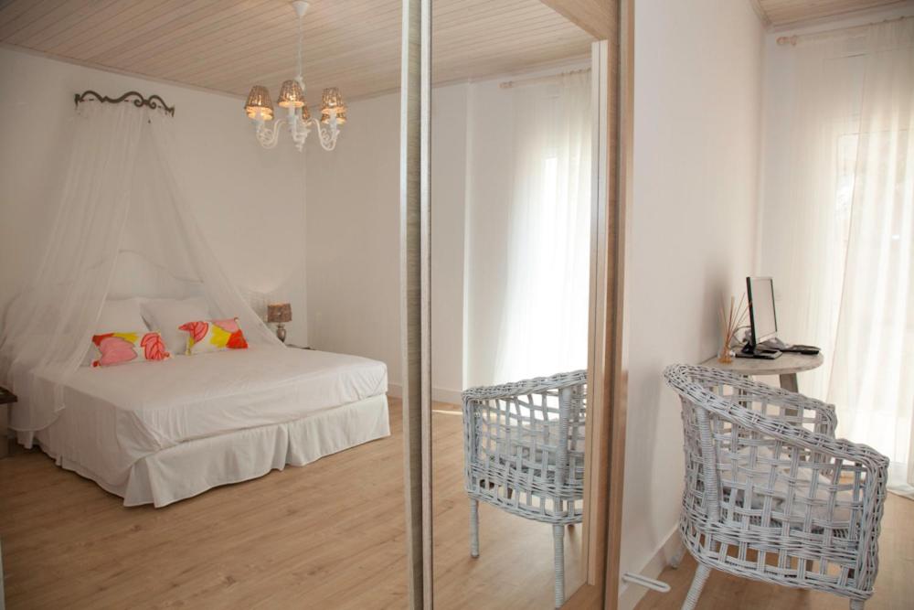 Postel nebo postele na pokoji v ubytování Es Cel de Begur Hotel