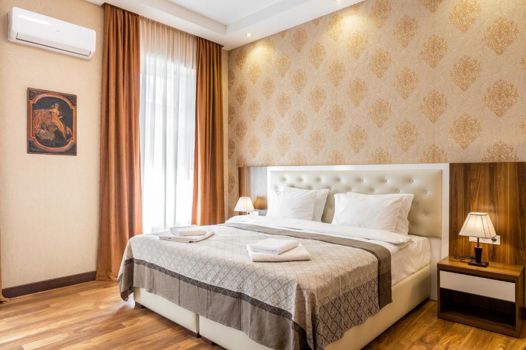 Postel nebo postele na pokoji v ubytování Ornament Hotel