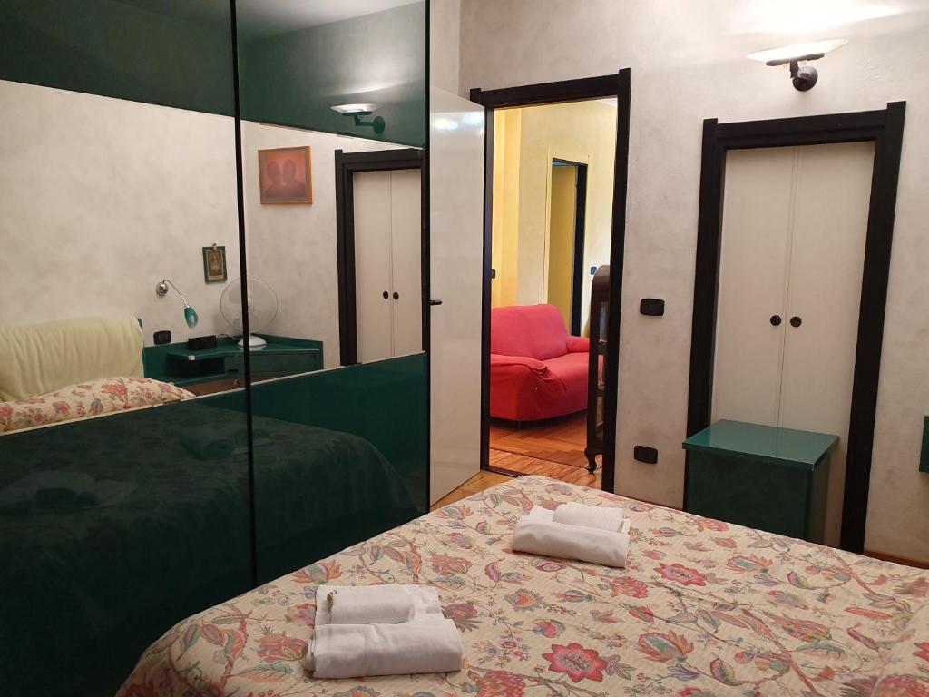 Posteľ alebo postele v izbe v ubytovaní SESTRI Villa Vignolo with POOL