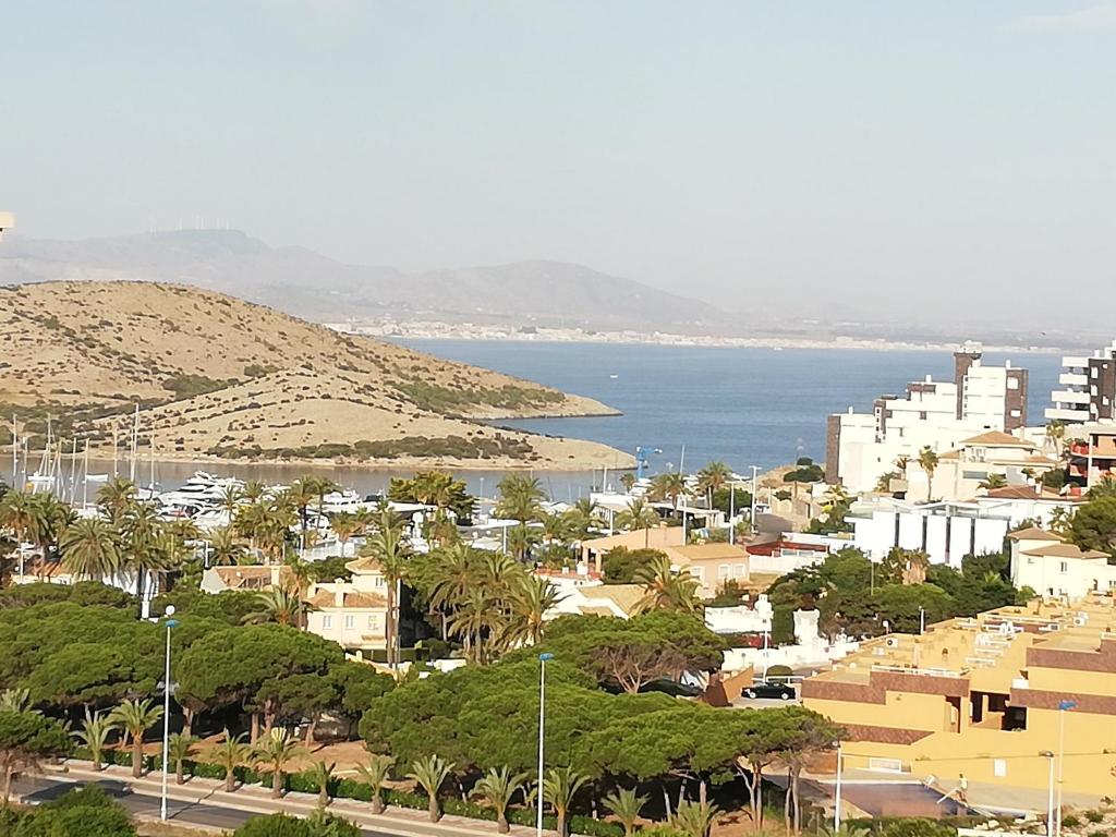 - Vistas a la ciudad, al océano y a los edificios en Apartment Monte Blanco, en La Manga del Mar Menor