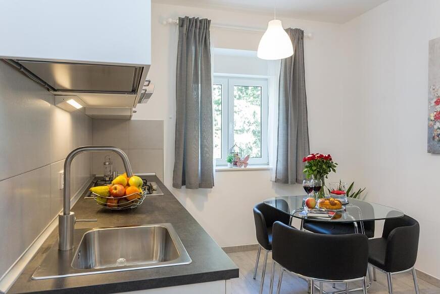 Kuchyňa alebo kuchynka v ubytovaní Apartments Luksic