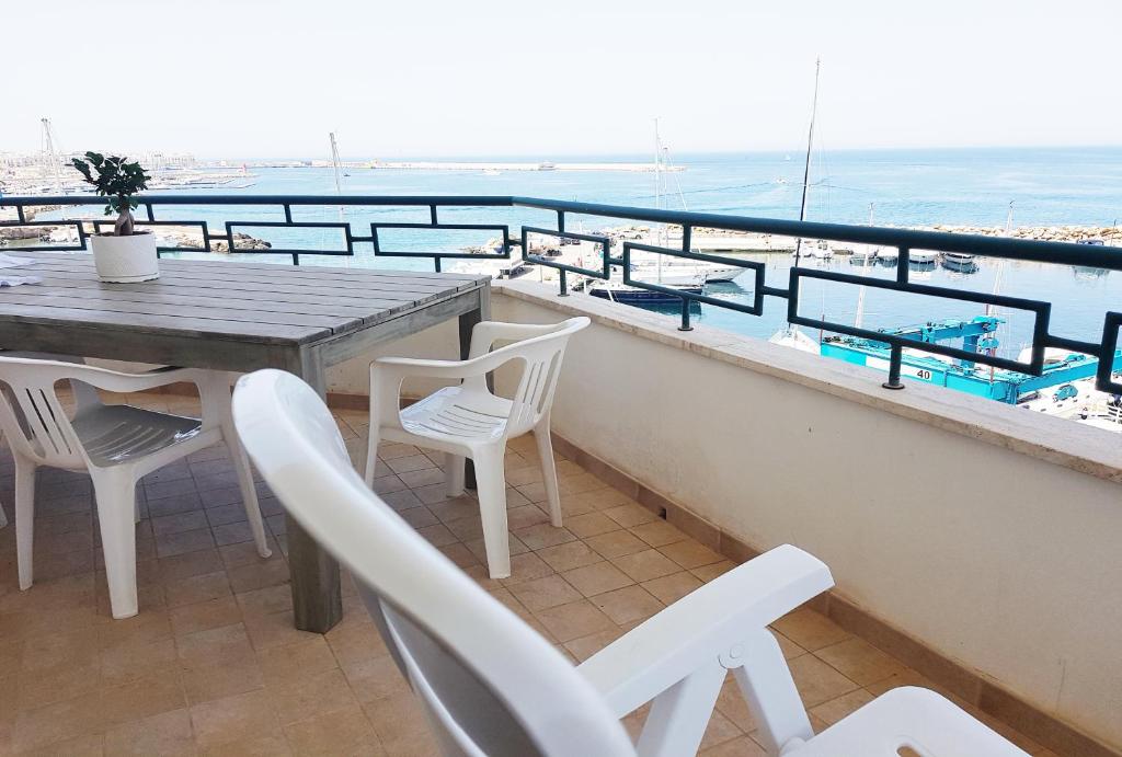 A balcony or terrace at SeaSide Apartment