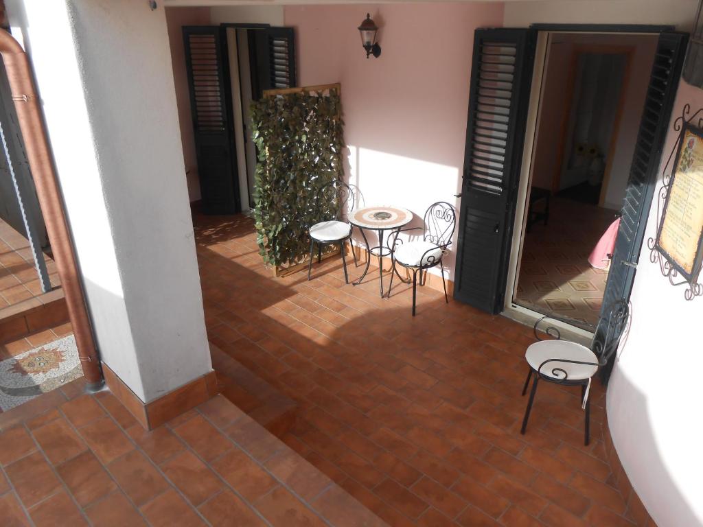 A balcony or terrace at Al Geranio B&B