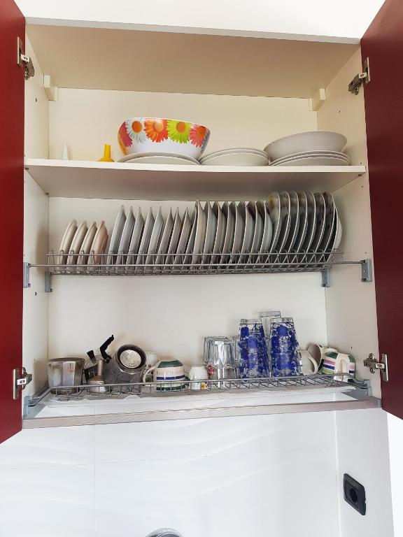 A kitchen or kitchenette at SeaSide Apartment