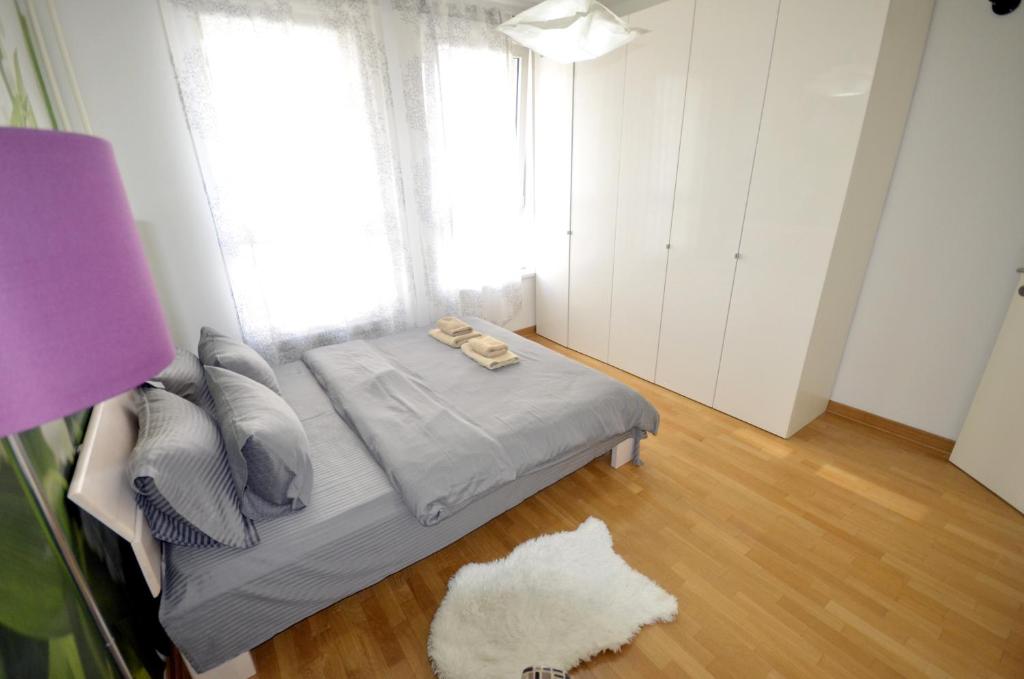 Postel nebo postele na pokoji v ubytování Clean&Cozy Apartments Novi Beograd
