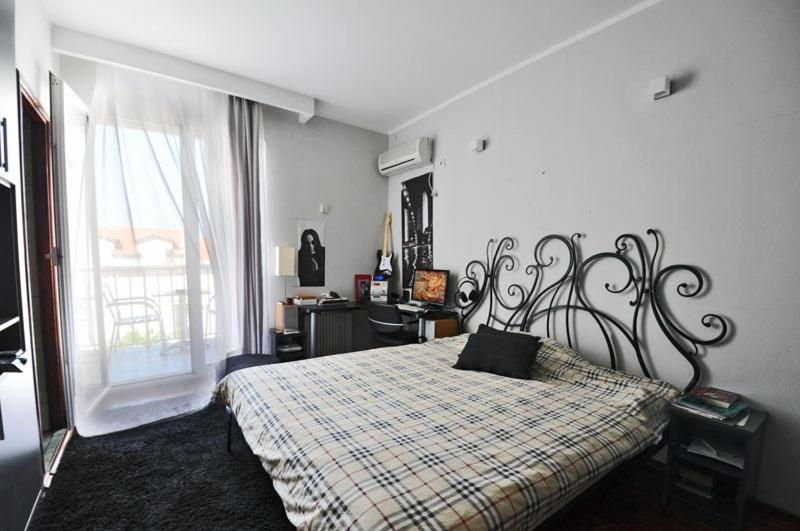 Ein Bett oder Betten in einem Zimmer der Unterkunft Apartments Vila Andja