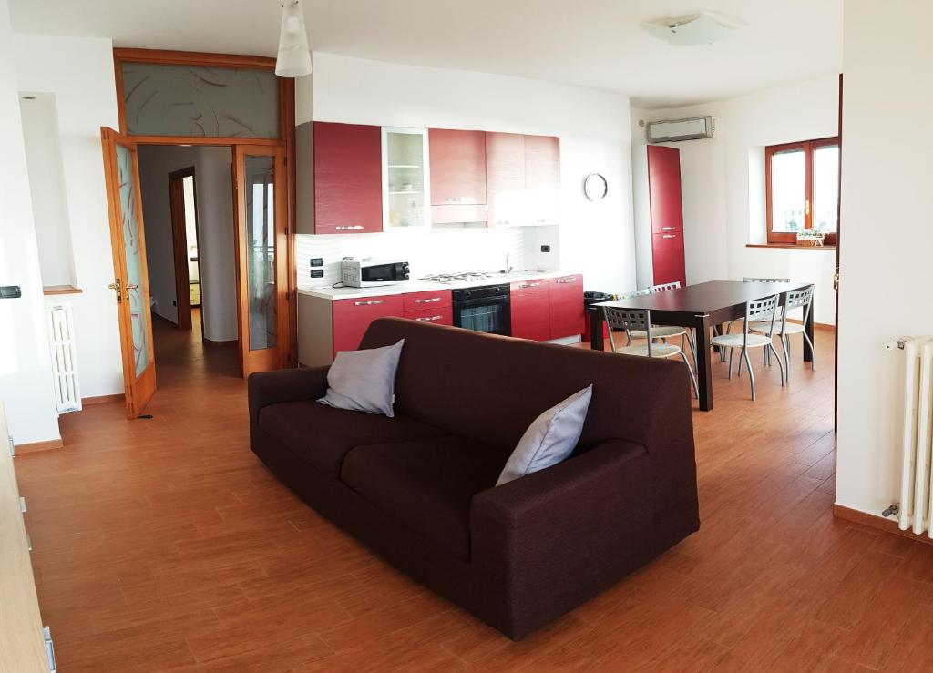 A kitchen or kitchenette at SeaSide Apartment